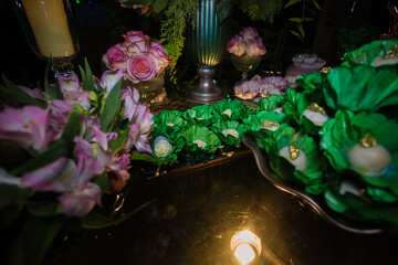Mesa de Decoração com doces para festas em geral, doces para festas de gala