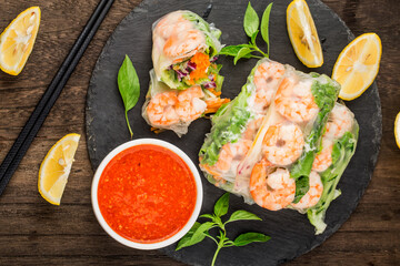 Vietnamese Food：Fresh Spring Roll with shrimps,