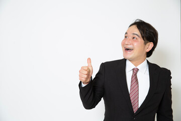 グッドサインをするビジネスマン