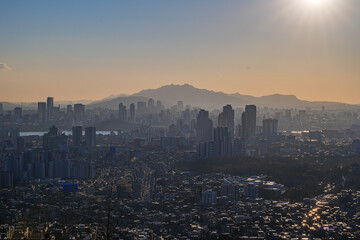 Fototapeta premium Cityscape of Seoul, South Korea from the top of mountain in the daytime