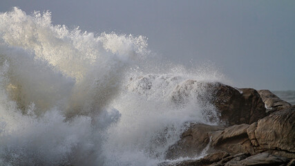 Stoemy wave splash