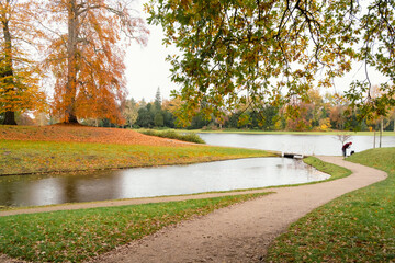 Parklandschaft mit See
