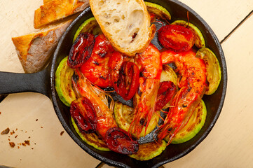 roasted shrimps with zucchini and tomatoes
