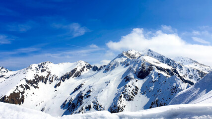 Fototapeta na wymiar snow covered mountains, viewpoint from Lespezi Peak, Fagaras Mountains, Romania 