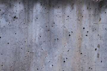 greyish cement wall with light to dark gradient at the top