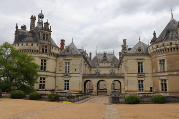 Fototapeta na wymiar Pays de la Loire - Sarthe - Château du Lude - Vue sur l'entrée du château