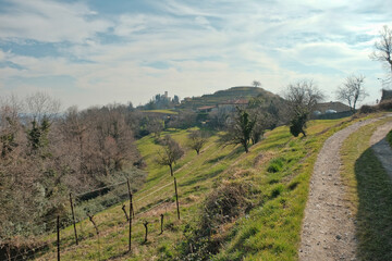 Fototapeta na wymiar Panorama rurale su una delle colline di Montevecchia in provincia di Lecco, Lombardia, Italia.