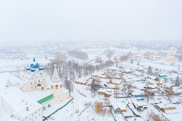Obraz premium Aerial drone view of Suzdal Kremlin and cathedral of Nativity at the Kamenka river, Russia during winter with snow. Suzdal golden ring of Russia