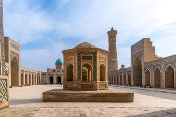 Fototapeta na wymiar Uzbekistan, city of Bukhara, the courtyard of the Poi Kalyan Mosque.