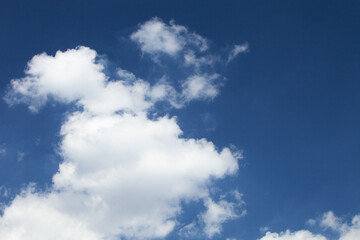 Fototapeta na wymiar beautiful white clouds in the blue sky