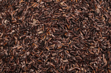 Place the black rice in the plate or bowl on the wood grain table
