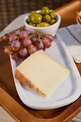 manchego and grapes
