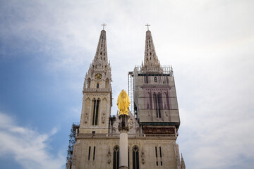 Fototapeta premium Close up on the gothic clocktower of Zagrebacka Katedrala, or Zagreb cathedral, in afternoon from Kaptol district. This is the biggest catholic church of Croatia and landmark of croatian capital city.