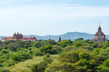 Obraz premium Bagan, Myanmar - view of some well preserved buddhist temples