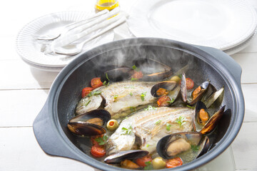 アクアパッツァ、白身魚とムール貝の家庭料理