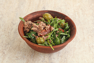 Salad with tuna and rucola
