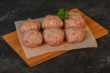Raw turkey meatball for cooking