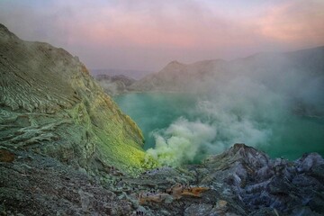 Ijen Crater, Banyuwangi, East Java, Indonesia © Bang Tora