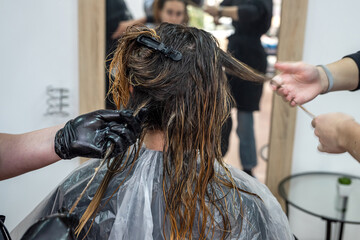 girl who came to the salon did bleaching and drying her hair to apply paint.
