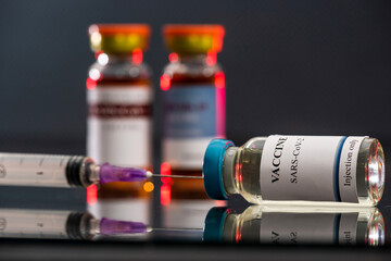 banks with a new dosed vaccine went to the first city doctor to vaccinate people.