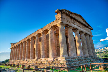 Fototapeta premium Temple of Concordia in the Valley of the Temples at Agrigento - Sicily, Italy.