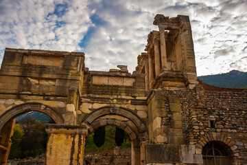 Fototapeta premium EPHESUS, TURKEY: Details of Mazeus and Mithridates Gate in Ephesus Ancient City.