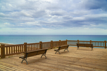 Fototapeta na wymiar Mirador de madera frente al mar en la costa de Retamar, El Toyo.