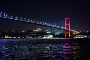 Obraz premium bridge at night istanbul