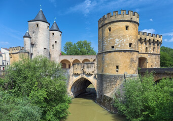 Germans' Gate (Porte des Allemands) in Metz, France. This is the medieval fortified bridge with two round towers of the 13th century and two gun bastions of the 15th century. - obrazy, fototapety, plakaty