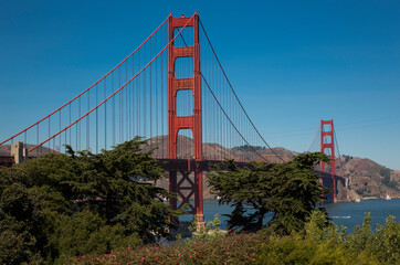Fototapeta premium Golden Gate Bridge in California, and the blue sea
