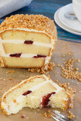 Rührkuchen Frankfurter Kranz Art -  mit Buttercreme und Preisebeeren
