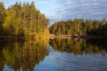 Fototapeta na wymiar Quet morning on a forest lake