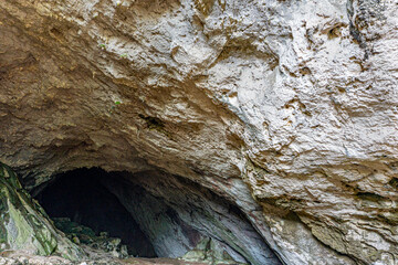 Kocain Cave, with the impressive stalactites and stalagmites, is one of the most famous caves reflecting the history. Its surroundings with prehistoric finds and legible inscriptions in Antalya