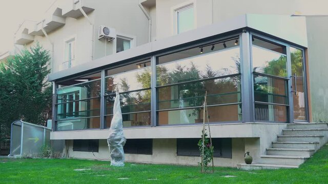 guillotine retractable window system