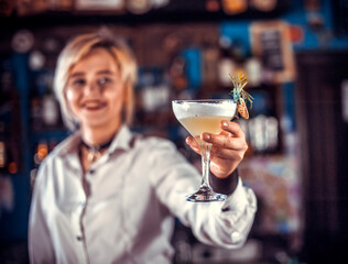Experienced woman bartending surprises with its skill bar visitors in cocktail bars