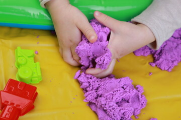 developing creative activities with kinetic sand 