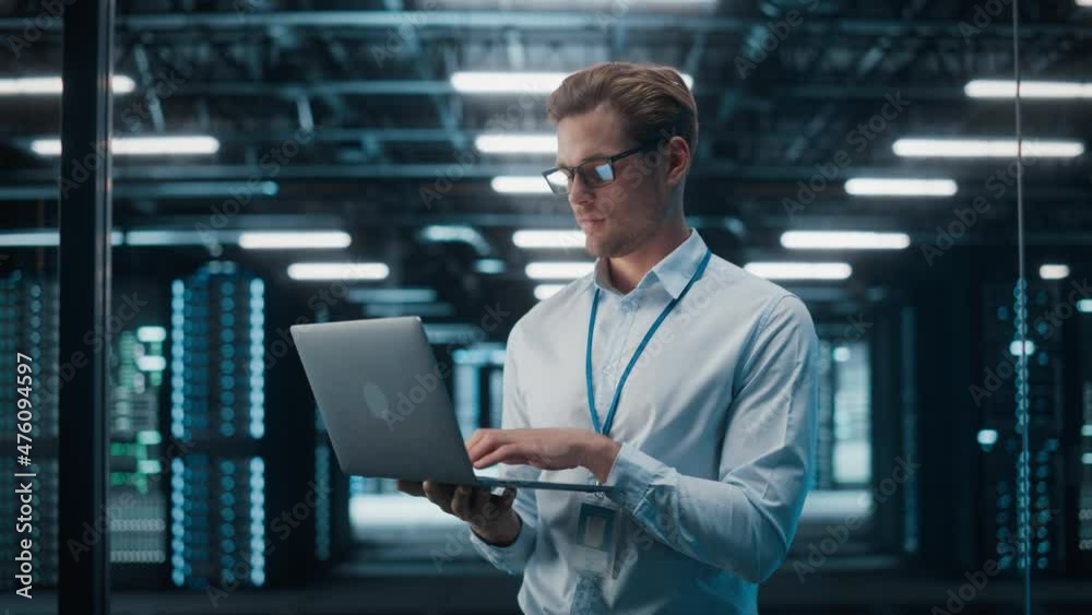 Leinwandbilder Information Technology Specialist and Data Center Administrator Working on Personal Computer, Monitoring Web Services, Cloud Computing, Analytics Facility, Performing Maintenance and Cyber Security