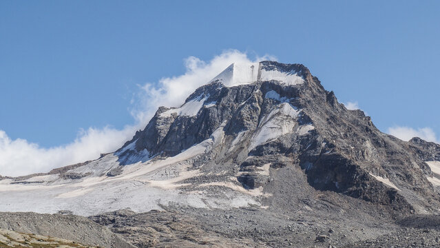 Gran Paradiso National Park is located between Piemonte and Valle d&rsquo;Aosta and is the oldest National Park in Italy.