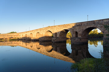 Fototapeta premium Roman bridge of Merida over the Guadiana river, part of the Archaeological Ensemble, UNESCO World Heritage Site, Extremadura, Spain
