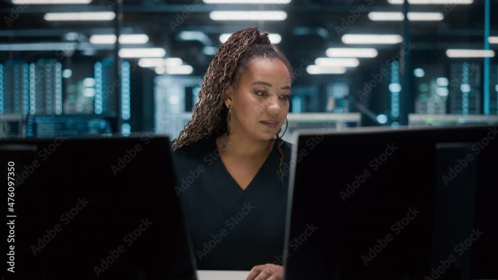 Leinwandbilder portrait of african american female it specialist working on desktop in data center. system administ