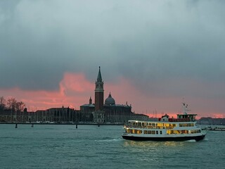 Obraz premium VENICE, ITALY - 2018. A ship in the Venetian bay at sunset.