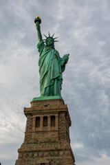 Obraz premium Statue of Liberty and Skyline