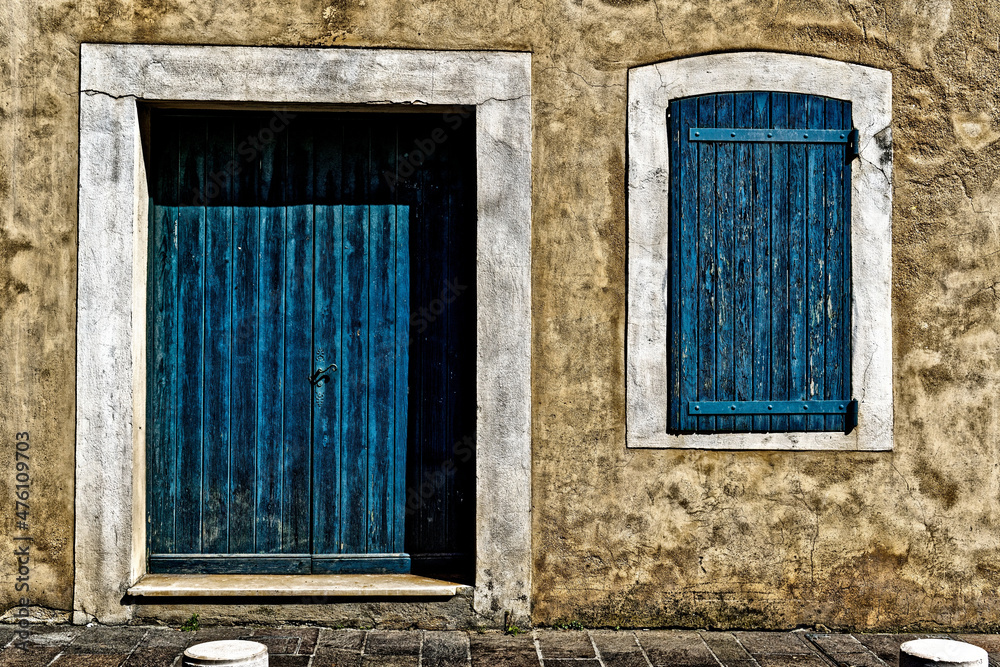 Sticker Beautiful stone building facade with blue wooden window and door in Antibes