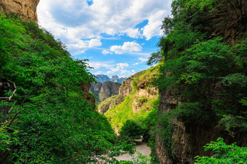 Fototapeta na wymiar Beijing mountain bairui valley and gushan valley