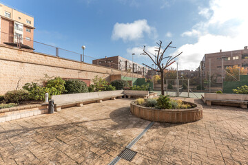 Obraz premium Common areas in an urbanization with trees, plants and a tennis court