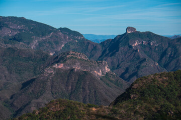 Naklejka premium El paisaje de la montaña de Sinaloa tierra de raramuris tarahumaras