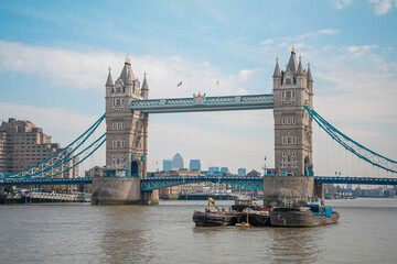 Fototapeta na wymiar London's Tower Bridge 2