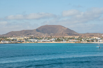 Fototapeta premium View of the town of Corralejo and it's gigant extinct volcano - Corralejo, Fuerteventura, Canary Islands, Spain