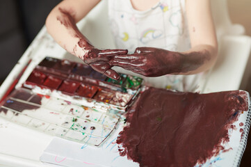 Child play mess with paint
