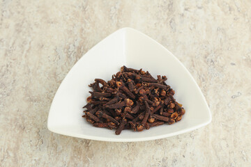 Dry Clove aroma in the bowl